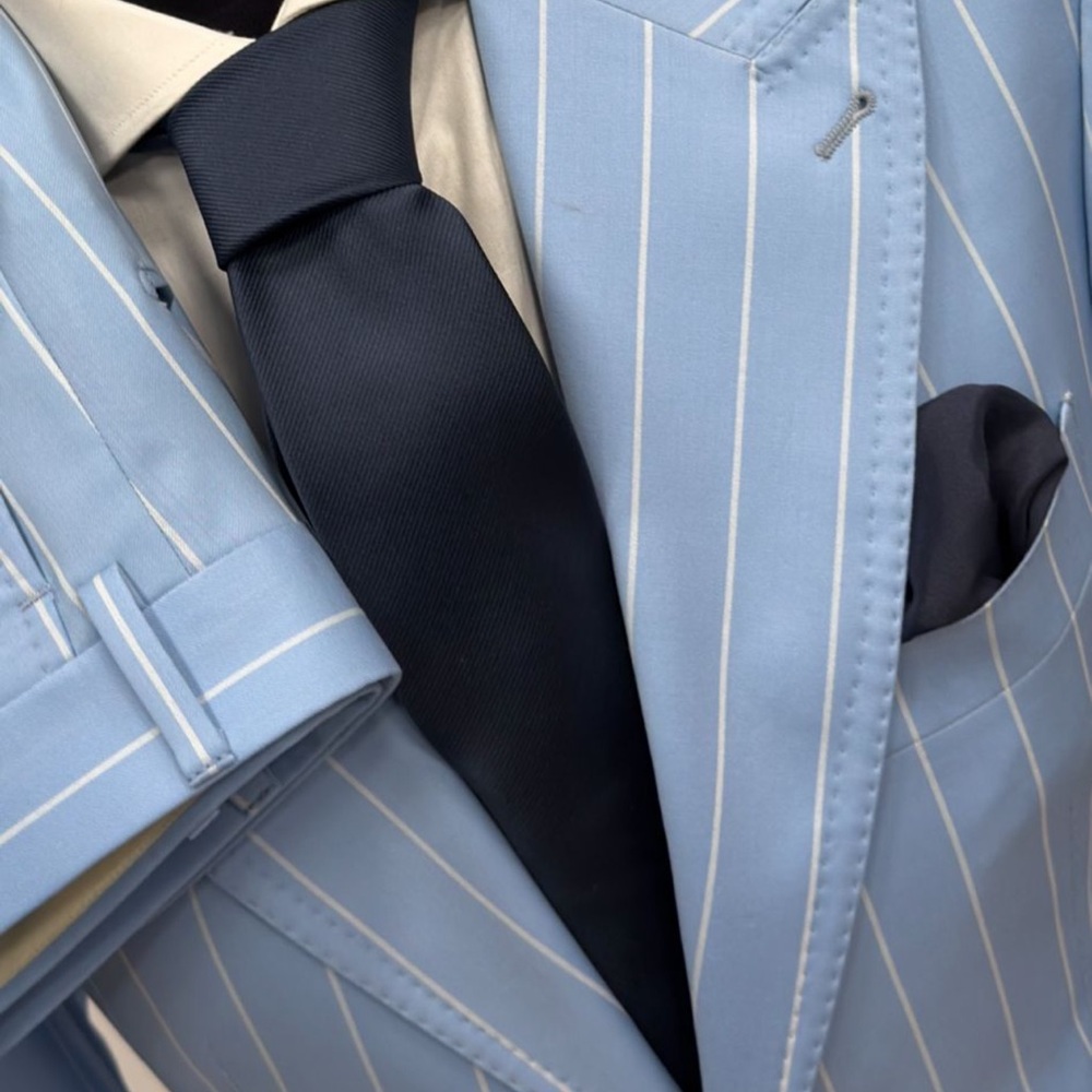 Light Blue Pinstripe super 180 Tombojlini wool Suit - Picture 4 of 5